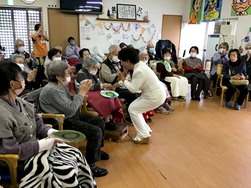 地域住民を交えての歌謡ショー